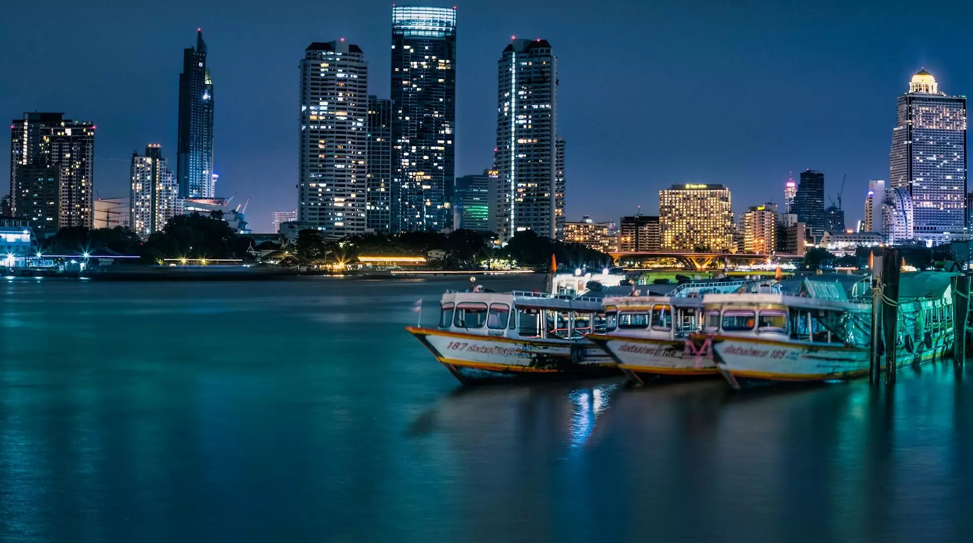 Vijit Chao Phraya 2025 – Lichtfestival am Fluss in Bangkok erleben